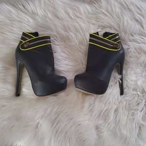 Size 5.5 platform ankle boot